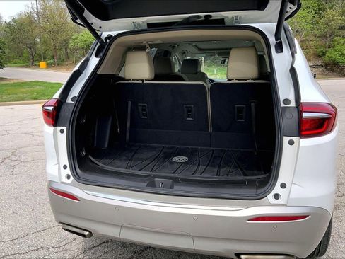 Used 2025 Buick Enclave Preferred image 4