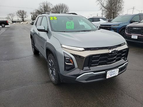 Used 2025 Chevrolet Equinox ACTIV w/ Convenience Package III image 3