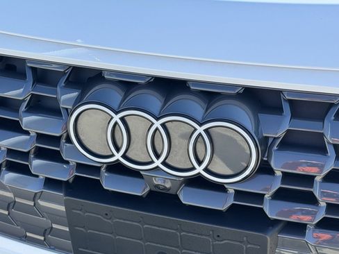 Used 2025 Audi Q5 2.0T Premium w/ Convenience Package image 7