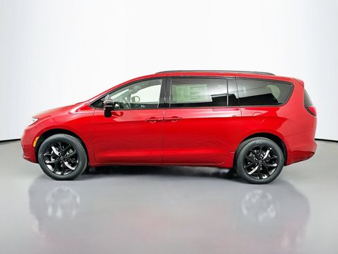 New 2026 Chrysler Pacifica Limited w/ S Appearance Package AWD/4WD image 4