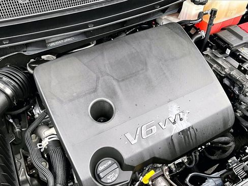 Used 2023 Chevrolet Traverse Premier w/ Redline Edition image 30