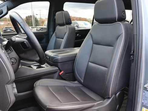 Used 2023 Chevrolet Suburban Premier image 13