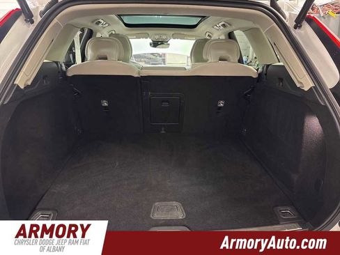 Used 2024 Volvo XC60 B5 Plus image 31