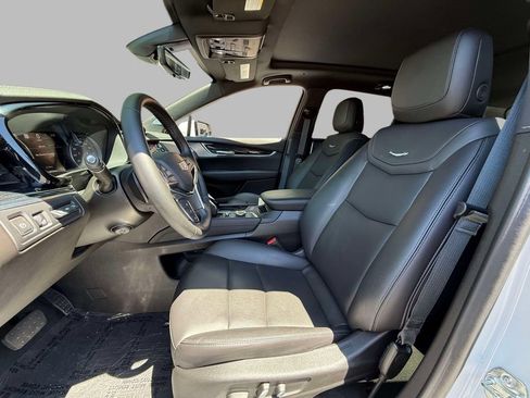 Used 2025 Cadillac XT5 Premium Luxury w/ Technology Package AWD/4WD image 2