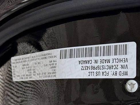 Used 2023 Chrysler Pacifica Limited FWD image 51