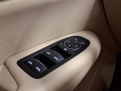 Used 2017 Cadillac XT5 FWD image 32