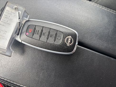 Used 2025 Nissan Rogue SV image 27