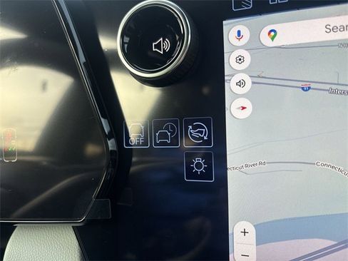 New 2026 Chevrolet Equinox EV LT w/ LPO, Blackout Package image 17