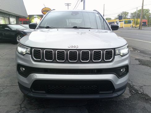 Used 2024 Jeep Compass Latitude AWD/4WD image 8