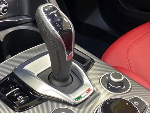 Used 2024 Alfa Romeo Stelvio Ti w/ Performance Driving Package image 13