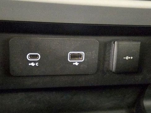 Used 2024 Land Rover Defender 110 S image 26