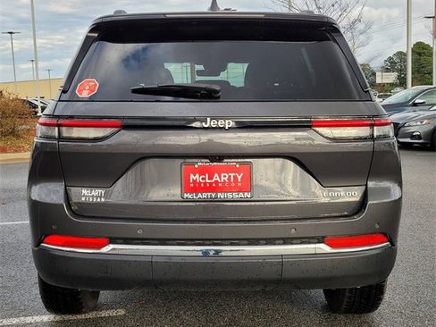 Used 2025 Jeep Grand Cherokee Laredo X image 6