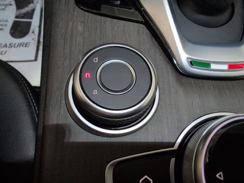 Used 2022 Alfa Romeo Stelvio Ti image 21