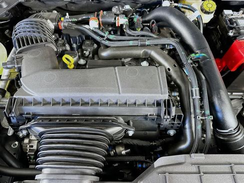 New 2026 Ford Maverick XLT image 9