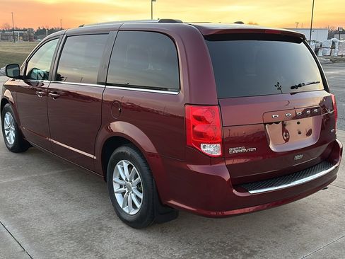 Used 2020 Dodge Grand Caravan SXT w/ Driver Convenience Group image 7