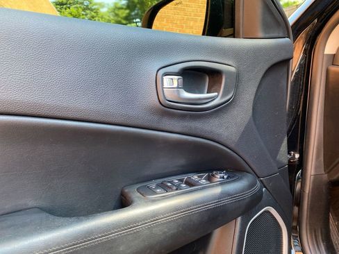 Used 2019 Jeep Compass Latitude FWD image 34