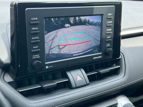 Used 2021 Toyota RAV4 XLE AWD/4WD image 22