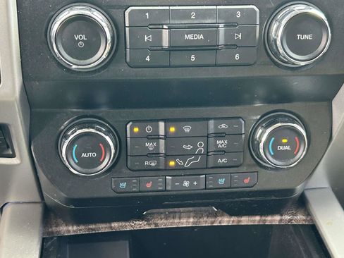 Used 2019 Ford F250 Lariat w/ Lariat Value Package image 25