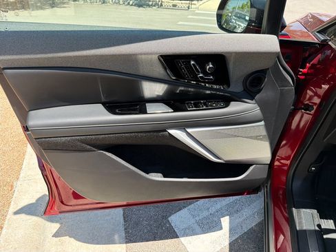 Certified 2025 Cadillac Optiq Sport 2 w/ LPO, Floor Liner Package AWD/4WD image 18