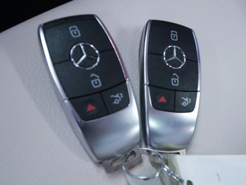Used 2021 Mercedes-Benz GLB 250 image 23