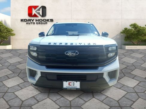 Used 2025 Ford Expedition Max Active RWD image 6