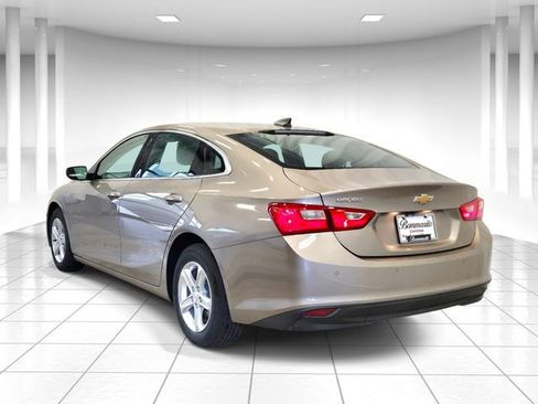 Used 2025 Chevrolet Malibu LT FWD image 3