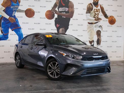 Used 2023 Kia Forte LXS w/ LXS Technology Package FWD image 2