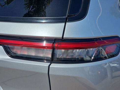 Used 2023 Jeep Grand Cherokee L Laredo image 40