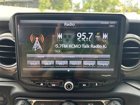 Used 2020 Jeep Gladiator Overland w/ Trailer Tow Package image 25