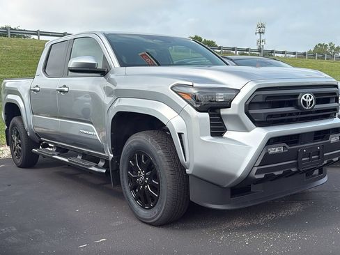 Certified 2026 Toyota Tacoma SR5 AWD/4WD image 1