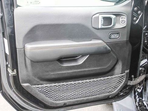 Used 2023 Jeep Gladiator Overland image 18