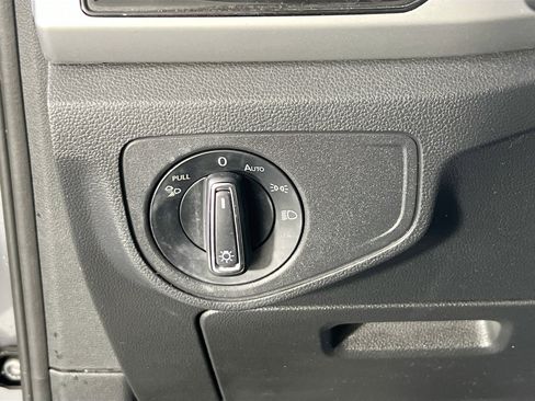 Used 2022 Volkswagen Atlas Cross Sport SE image 10