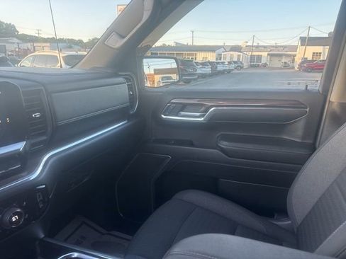 Used 2017 Nissan Pathfinder SV AWD/4WD image 38