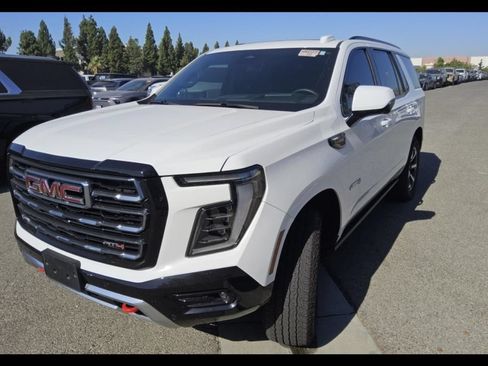 Used 2025 GMC Yukon AT4 w/ AT4 Premium Plus Package AWD/4WD image 6