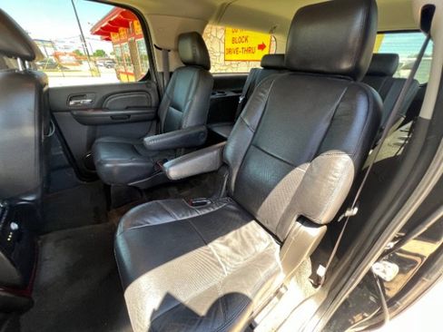Used 2012 Cadillac Escalade ESV Luxury RWD image 11