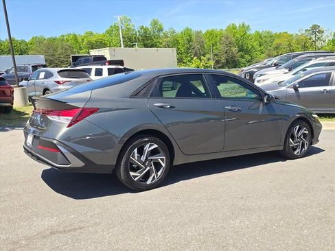 Certified 2025 Hyundai Elantra Sport FWD image 3