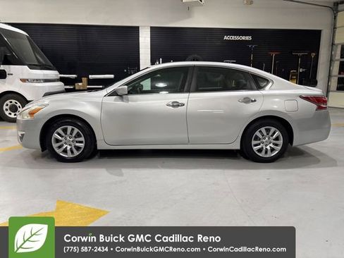 Used 2015 Nissan Altima 2.5 S image 3