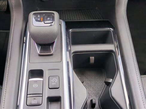 Used 2025 Nissan Pathfinder SV image 12