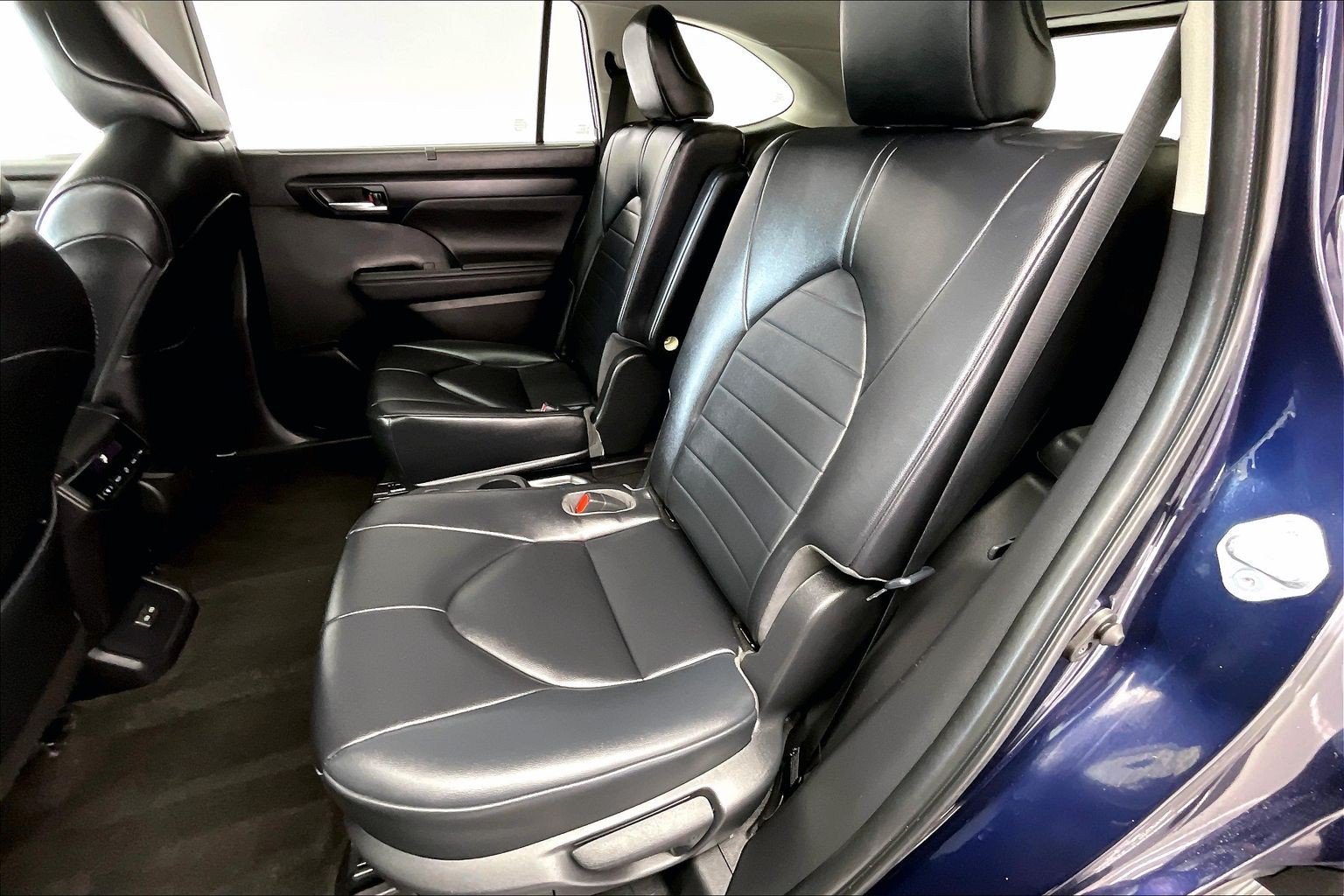 Used 2023 Toyota Highlander XLE AWD/4WD image 20