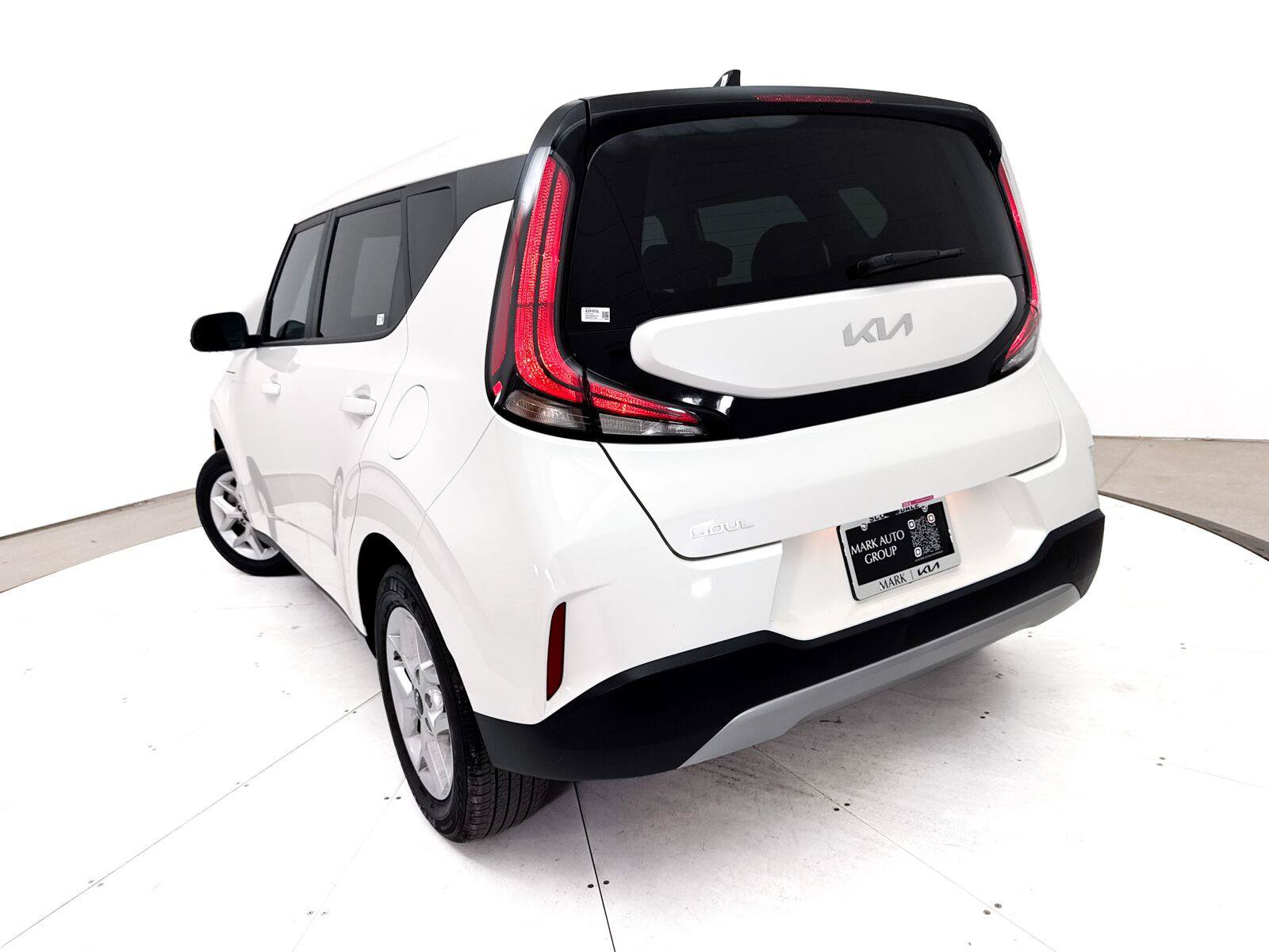 Used 2025 Kia Soul LX w/ LX Technology Package FWD image 6