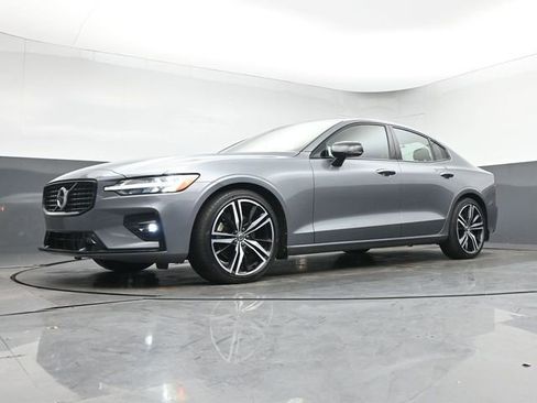 Used 2021 Volvo S60 T5 R-Design image 12