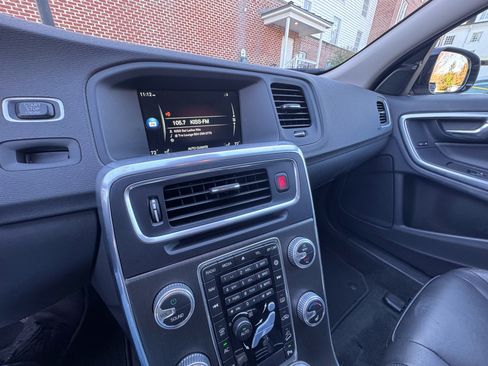 Used 2016 Volvo V60 T5 Cross Country w/ Convenience Package image 28