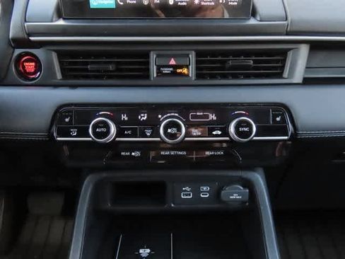 Certified 2025 Honda Pilot Touring image 25