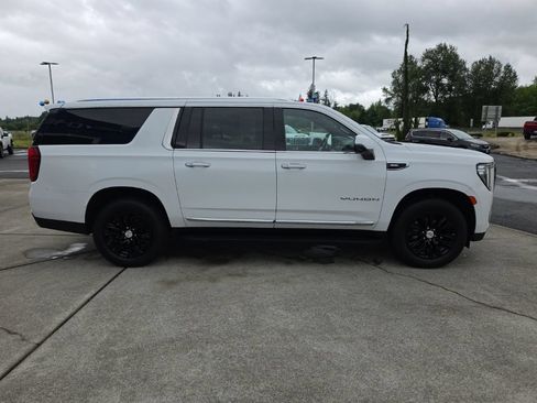 Used 2024 GMC Yukon XL SLT w/ SLT Luxury Package AWD/4WD image 7