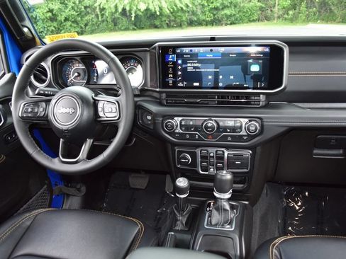 Used 2025 Jeep Gladiator Sport AWD/4WD image 30