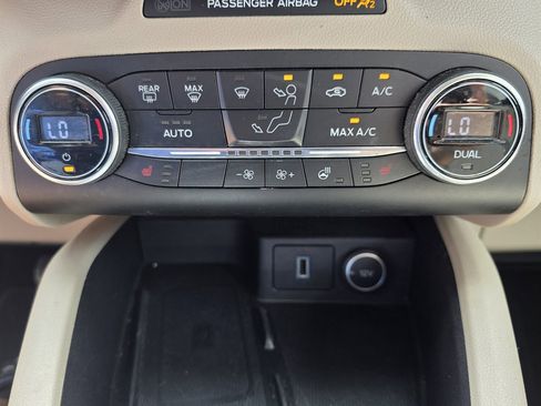 Used 2020 Ford Escape Titanium image 27