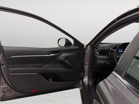 Used 2023 Toyota Camry SE FWD image 14