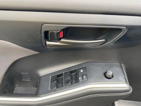 Used 2023 Toyota Highlander LE AWD/4WD image 22
