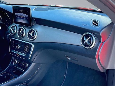 Used 2019 Mercedes-Benz CLA 250 image 16