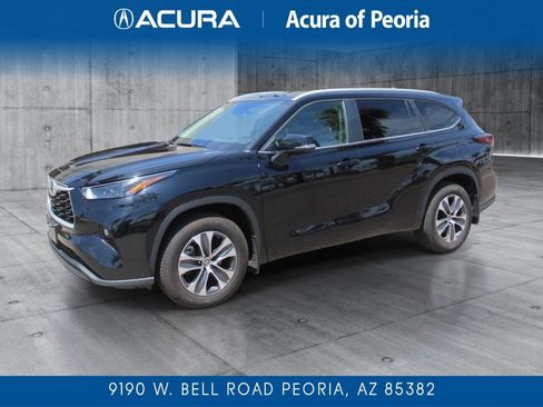 Used 2025 Toyota Highlander XLE AWD/4WD image 1